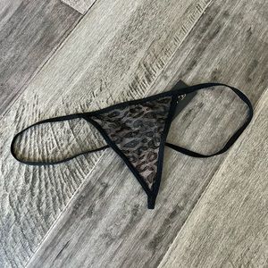 Frederick’s of Hollywood Black Leopard Print V-String Panties Size Medium